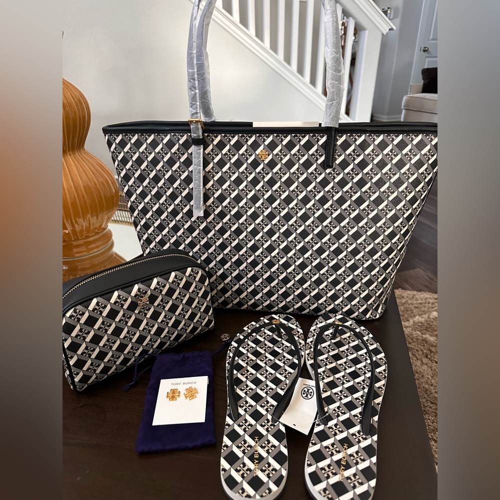 Beautiful Geo Set includes big Purse, make up bag, sandals(size 9) and earring